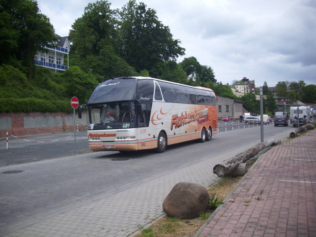 Neoplan Starliner von Fichtenkamm aus Deutschland im Stadthafen Sassnitz.