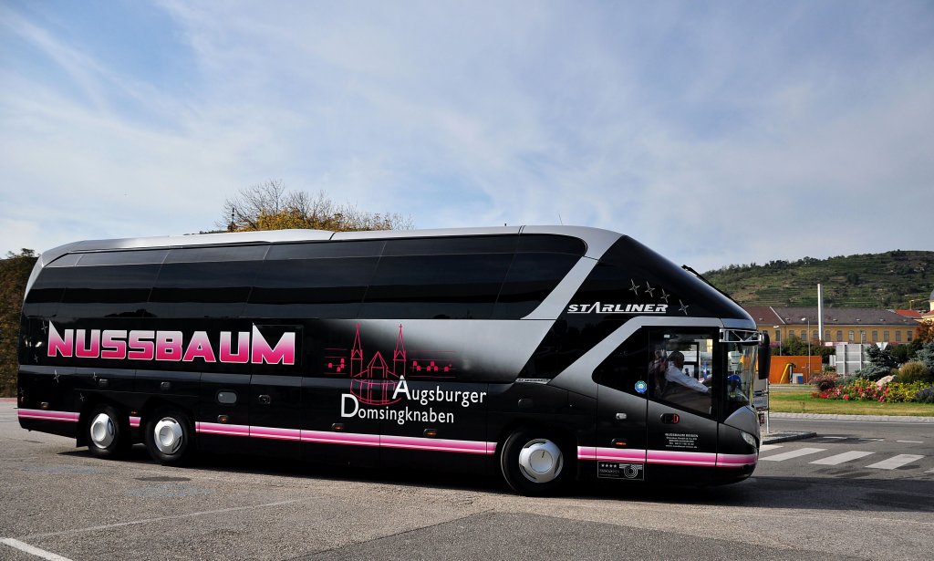 NEOPLAN STARLINER von NUSSBAUM aus der BRD im September 2012 in Krems an der Donau.Reisebus Grafiken ab sofort auf meiner Homepage unter www.bus-bahn-truck.at zu sehen.