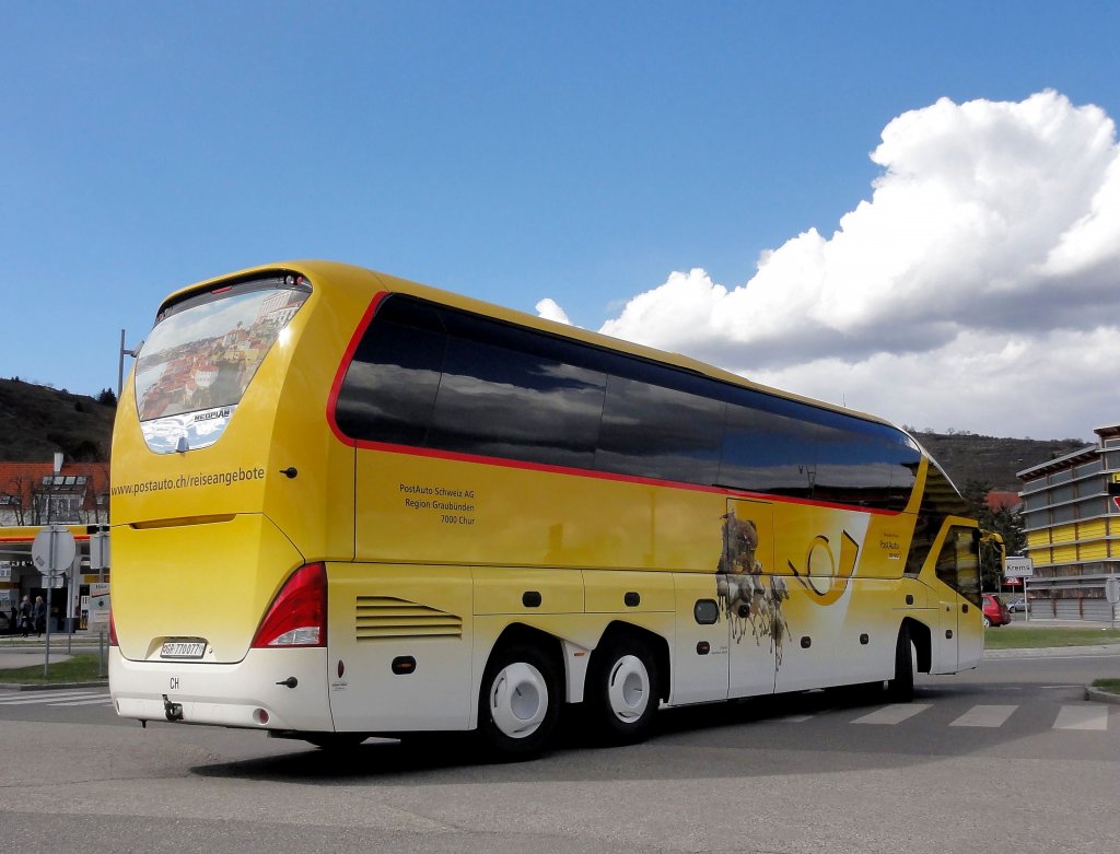 NEOPLAN STARLINER von der Schweizer Post am 13.4.2013 in Krems an der Donau.