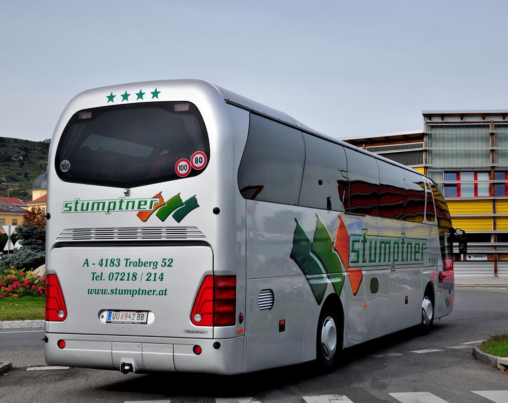 NEOPLAN STARLINER von STUMPTNER Reisen aus Obersterreich,Krems,29.9.2012.