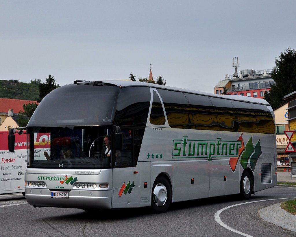 NEOPLAN STARLINER von STUMPTNER Reisen aus Obersterreich,Krems,29.9.2012.