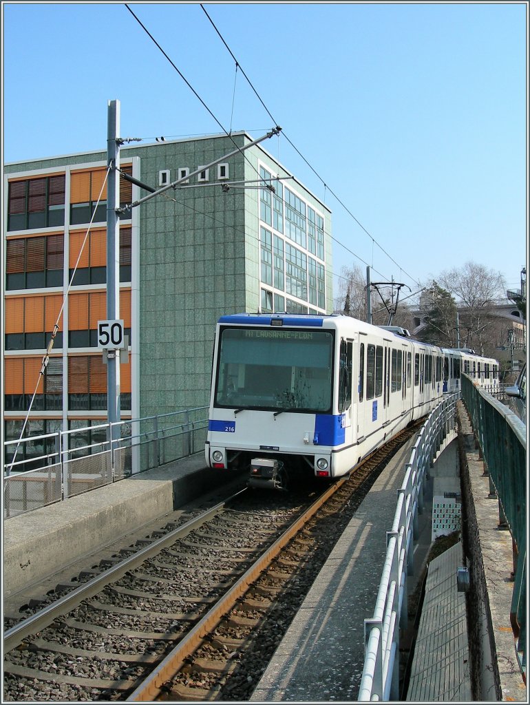 Nicht immer fhrt die Mtro unterirdisch, bei der M1, der TSOL ist der Tunnelanteil sogar in der starken Minderheit. Hier ein Bild der M1 bei Vigie am 3. Mrz 2011.