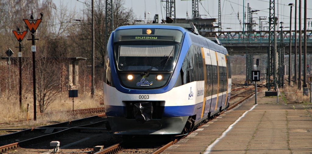 OLA VT 0003 mit Lichthupe bei der Einfahrt in Neubrandenburg am 26.03.2012!