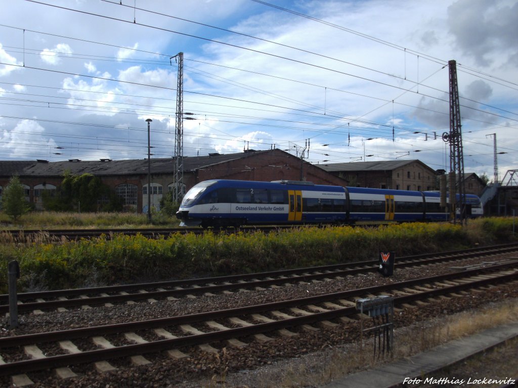 OLA VT 0006 mit ziel Neustrelitz Hbf bei der Ausfahrt aus Stralsund Hbf am 13.8.13