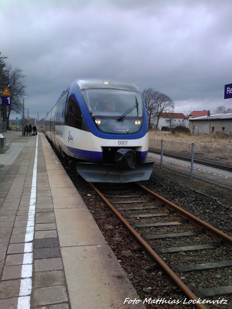 OLA VT 0007 mit Ziel ckermnde Stadthafen im Bahnhof Reuterstadt Stavenhagen am 13.4.13