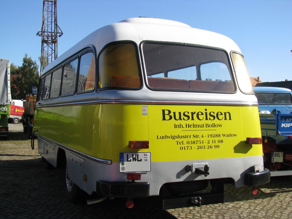 Omnibus LD 3001 aus dem Landkreis Ludwigslust (LWL) beim 5. IFA-Oldtimer-Treffen in Schwerin [01.10.2011]