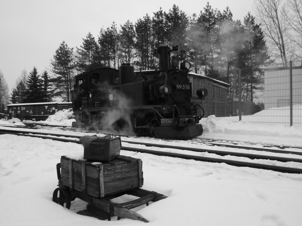 Osterfahrten auf der Museumsbahn Sch�nheide am 30.03.13 hier vor dem Lokschuppen.
