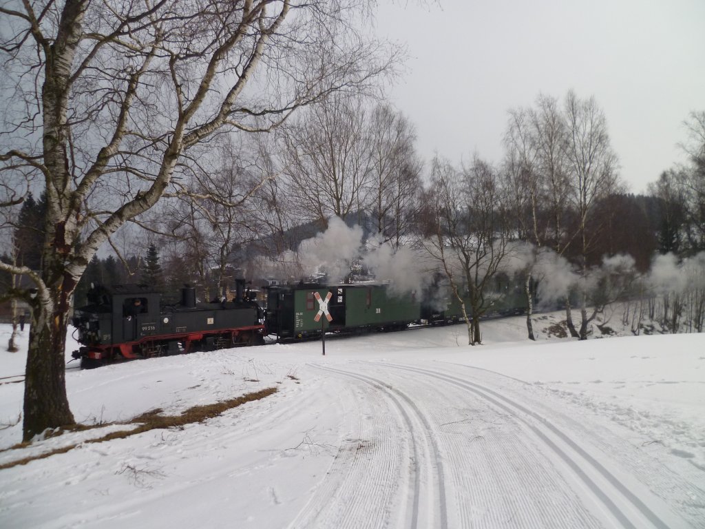 Osterfahrten auf der Museumsbahn Sch�nheide am 30.03.13, hier vor Neuheide von Sch�nheide kommend.
