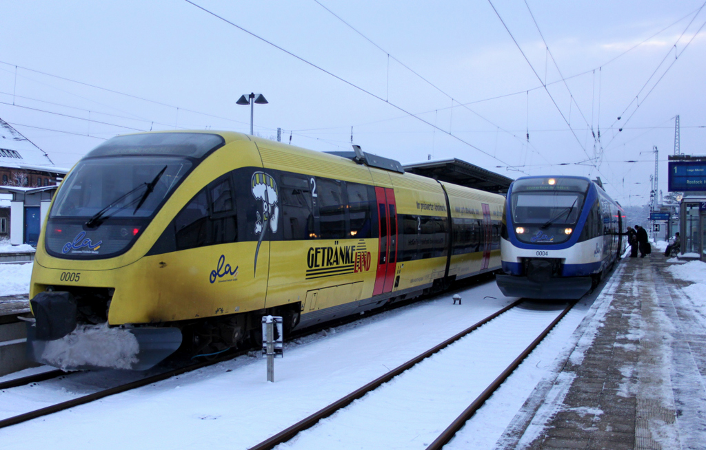 Ostseeland Verkehr GmbH VT 0005 als OLA 79799 nach Ueckermnde Stadthafen und Ostseeland Verkehr GmbH VT 0004 als OLA 79758 nach Rostock Hbf am 08.12.2012 in Gstrow