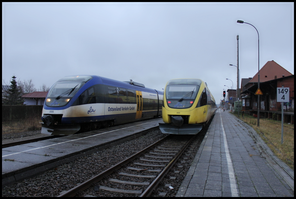 Ostseeland Verkehr GmbH VT 0006 nach Btzow und VT 0005 nach Ueckermnde Stadthafen am 09.01.13 in Torgelow