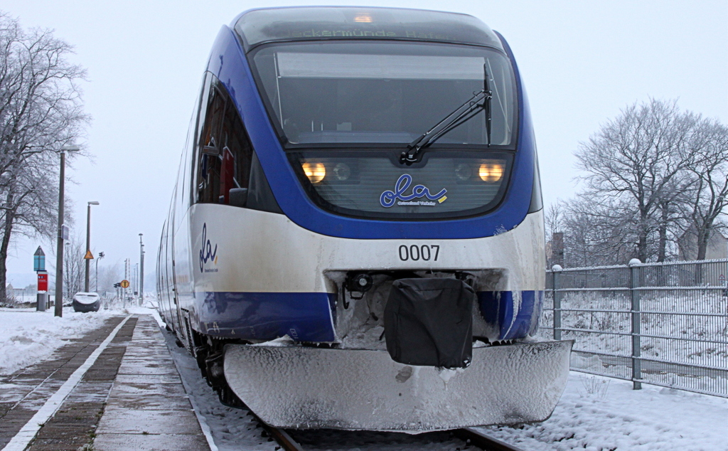 Ostseeland Verkehr GmbH VT 0007 als OLA 79801 nach Ueckermnde Stadthafen am 08.12.2012 in Reuterstadt Stavenhagen 