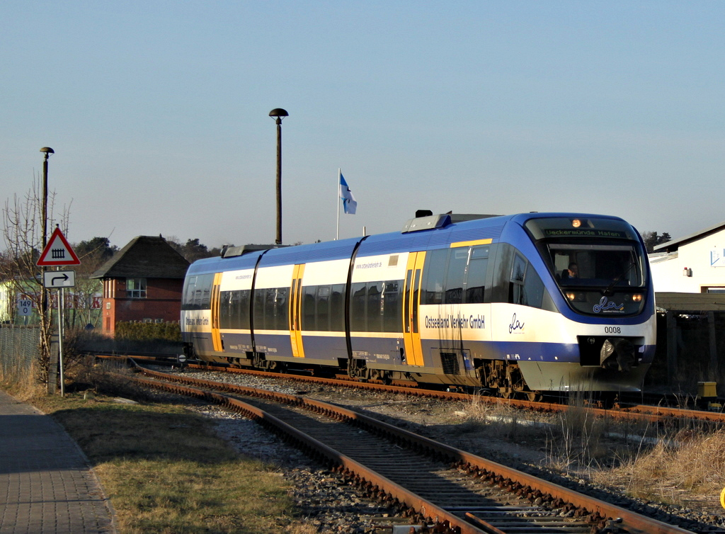 Ostseeland Verkehr GmbH VT 0008 als OLA 79797 nach Ueckermnde Stadthafen bei der Einfahrt in den Bahnhof Torgelow am 30.01.12