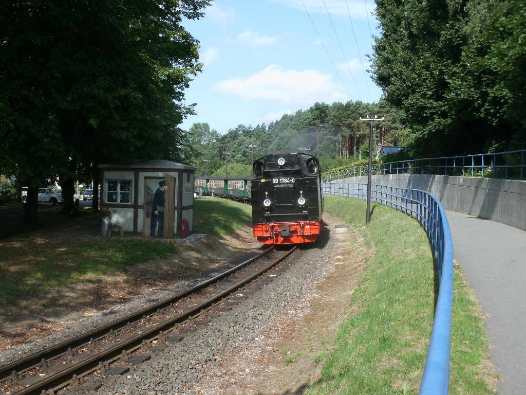P 223 Binz-G�hren,gezogen von 99 1784,erreichte am 04.August 2013,das Ostseebad Sellin. 