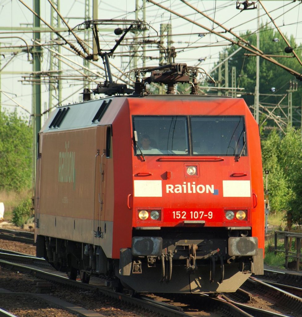 Potrait der 152 107-9 in Harburg am 7.5.11.