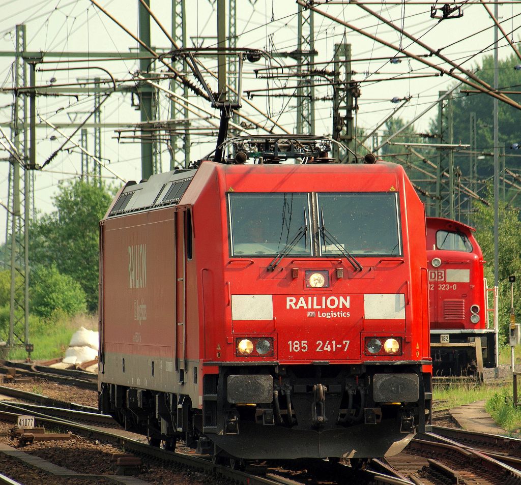 Potrait der 185 241-7 in Harburg am 21.5.11.