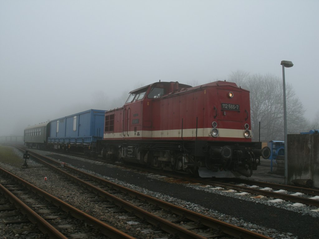 PRESS 112 565,am 17.Mrz 2012,im vernebelten Putbus. 