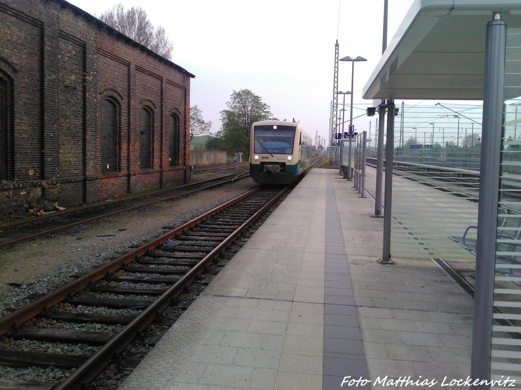 PRESS 650 032-4 bei der Einfahrt in den Bahnhof Bergen auf Rgen am 9.5.13