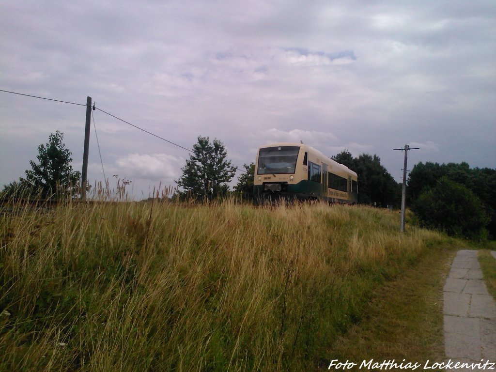 PRESS 650 032-4 unterwegs nach Bergen auf Rgen / hier bei der Vorbeifahrt am Gewerbegiet am 4.8.13