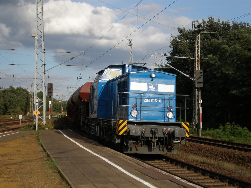 Pressnitztalbahn 204 016 (DB 204 314) mit Schotterwagen in Elsterwerda-Biehla, 20.09.2012.