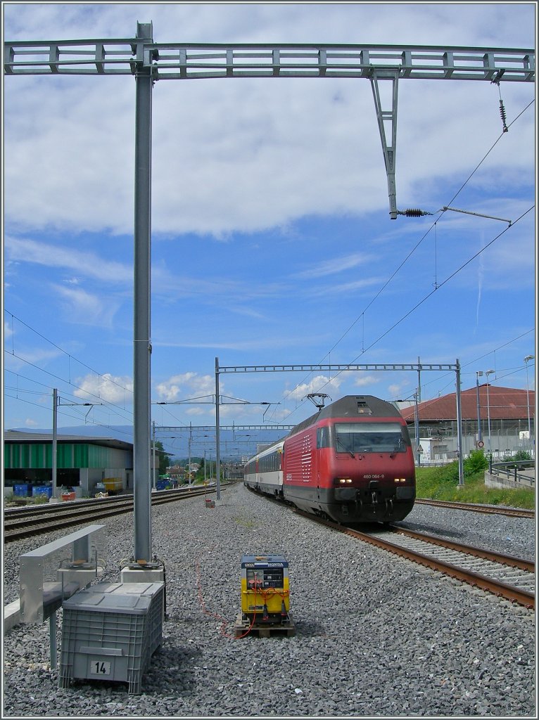 Re 460 064-9 auf dem Weg nach Brig bei der Durchfahrt in Prilly Malley.
30. Juli 2012r