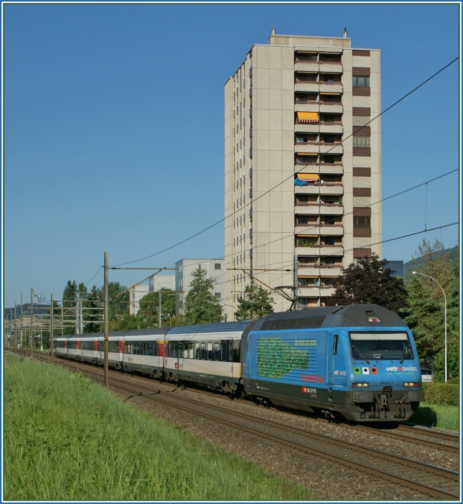 Re 460 071-4  vetroswiss  mit IR Biel/Bienne - Konstanz in Grenchen am 26. Juli 2009 