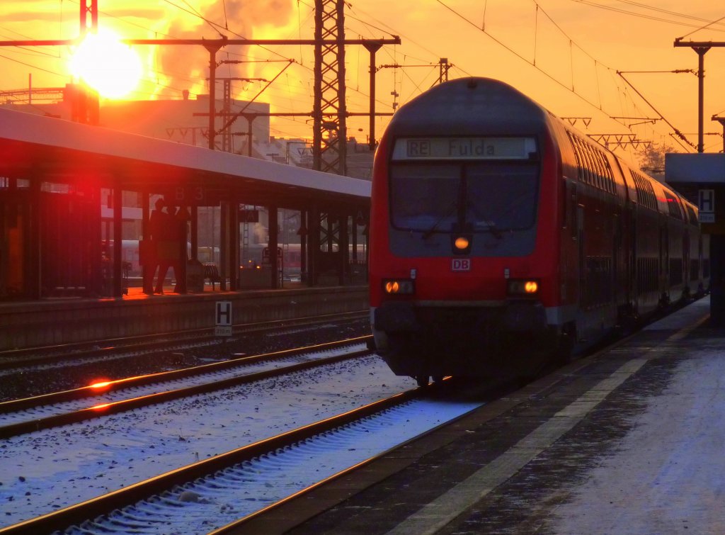 RE aus Frankfurt bei der einfahrt in den Bahnhof Fulda am 05.01.10