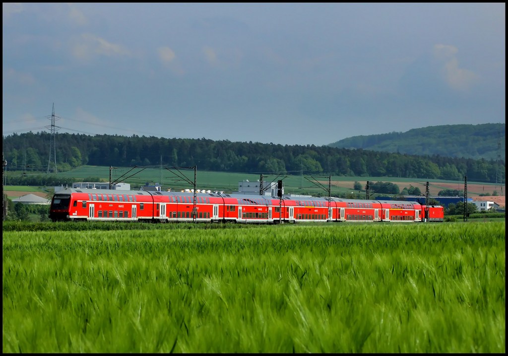 RE nach Frankfurt am Main mit 114 013 an der Spitze am 19.05.13 bei Kerzell