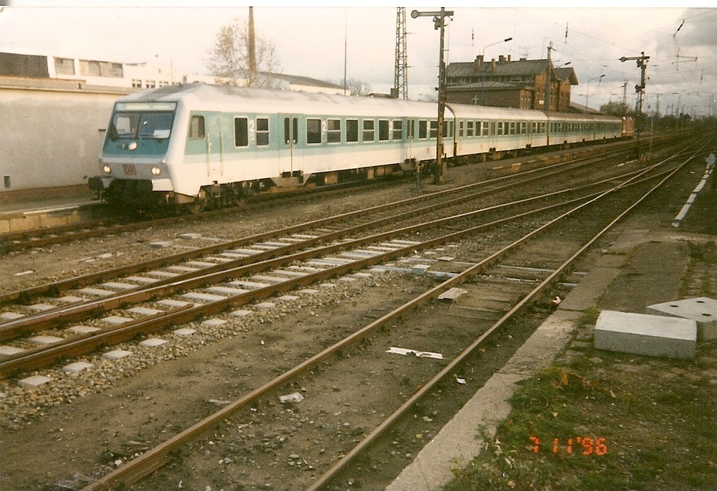 Regionalbahn am 11.Juli 1996 in Grimmen.