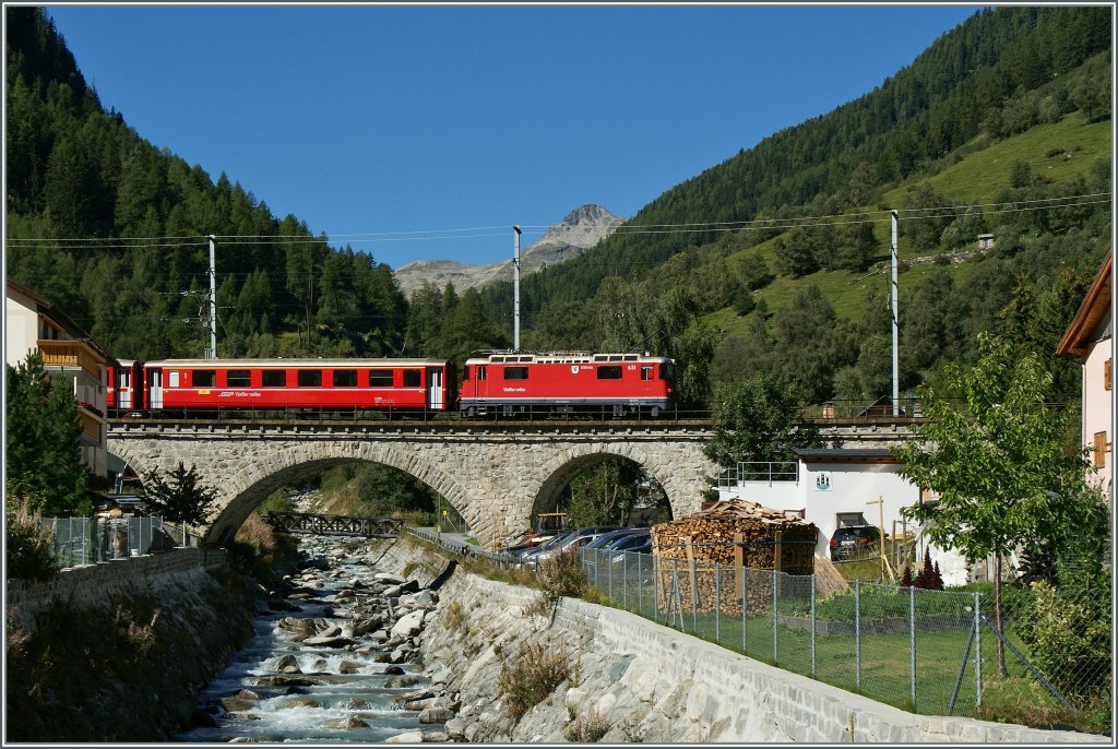 RhB Ge 4/4 II 631 in Susch auf der Susasca-Brcke.
13.09.2011 