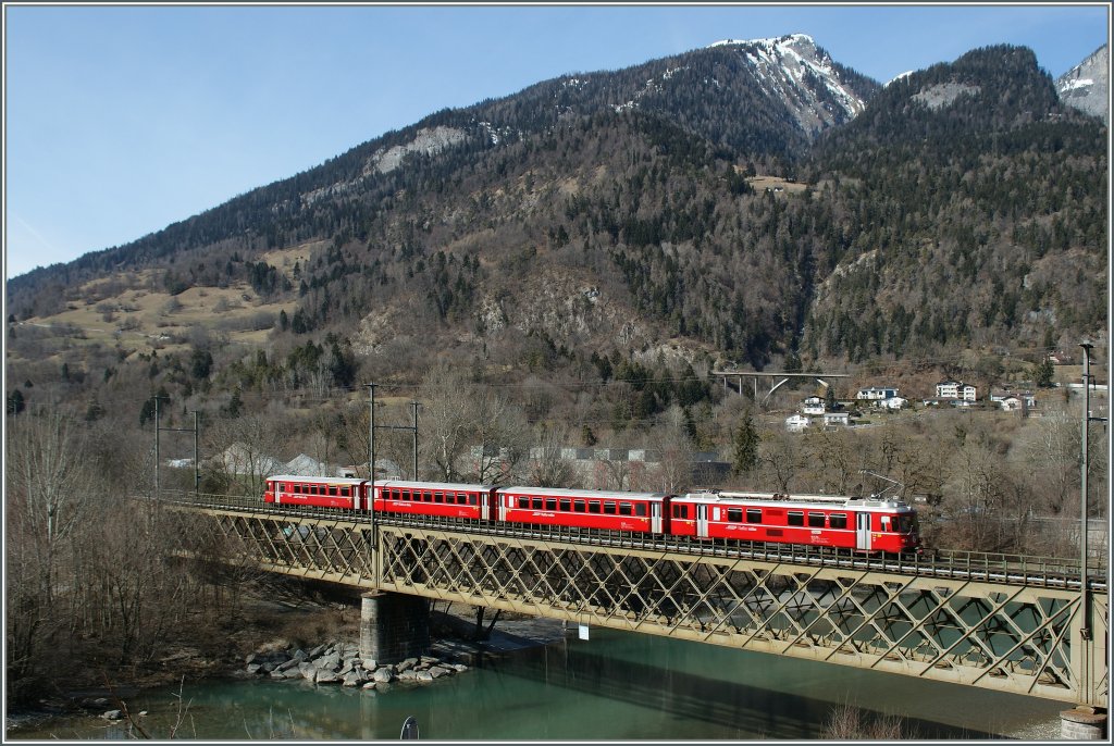 RhB Vorortszug auf der Rheinbrcke bei Reichenau Tamins.
16. Mrz 2013