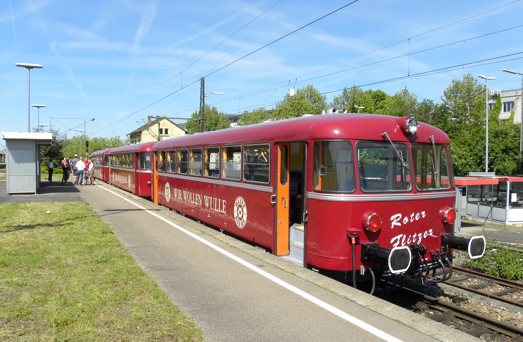 Roter Flitzer in seinem Heimatbahnhof Kornwestheim.