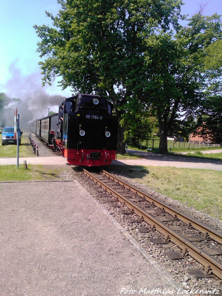 R�BB 99 1784 bei der Durchfahrt am Haltepunkt Posewald am 30.5.13 