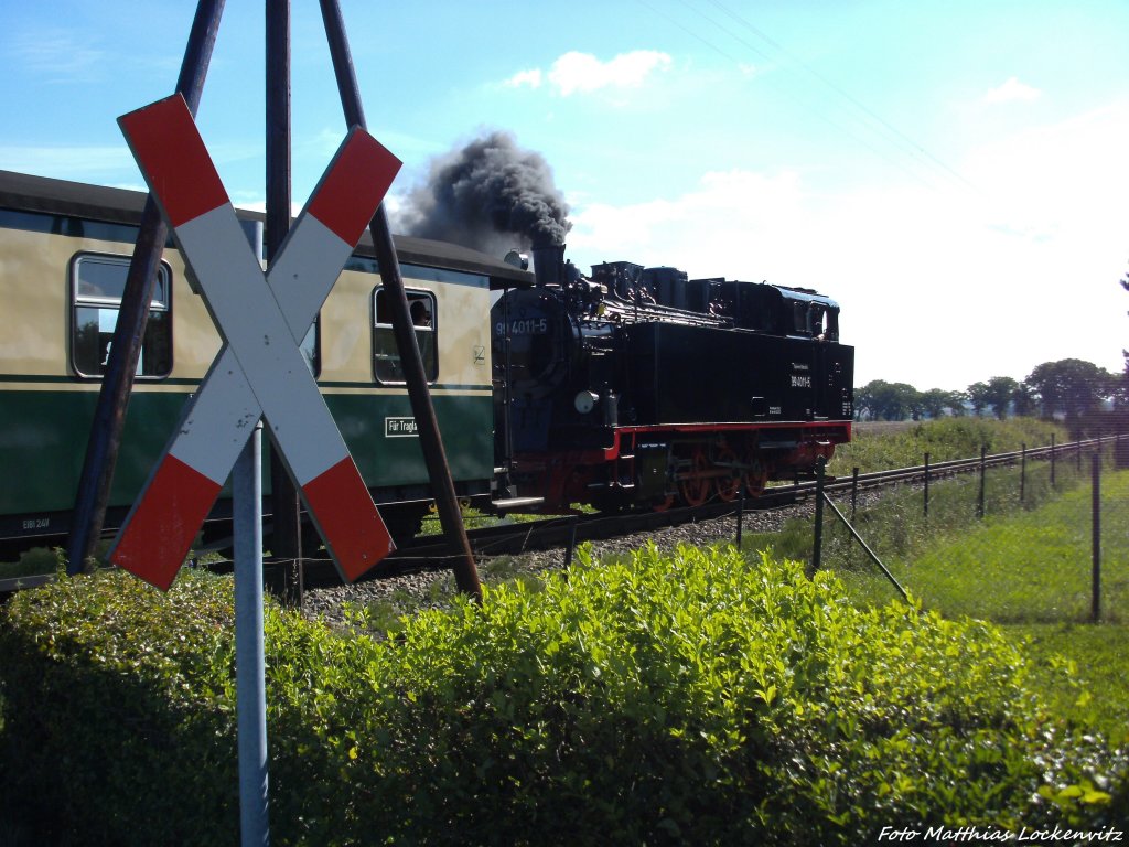 RBB 99 4011 mit dem P103 bem Verlassen des Hp. Beuchow am 12.8.13