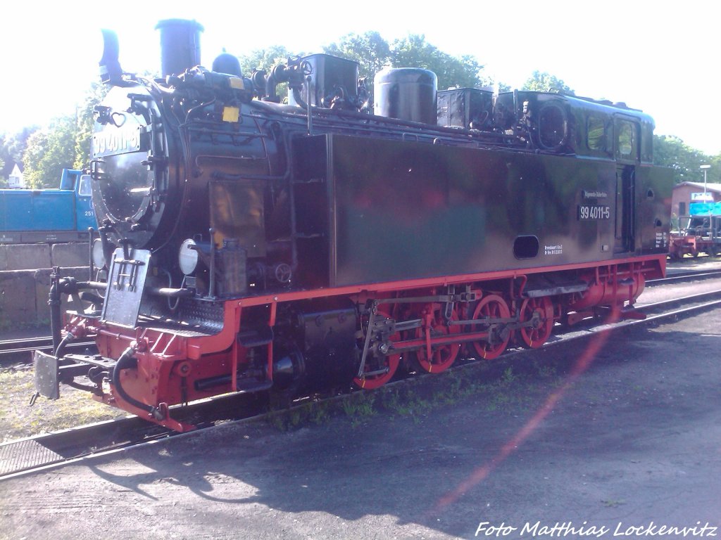 RBB 99 4011 war noch vor wenigen Stunden im Einsatz, nun steht sie Abgestellt am Kleinbahn BW Putbus am 30.5.13