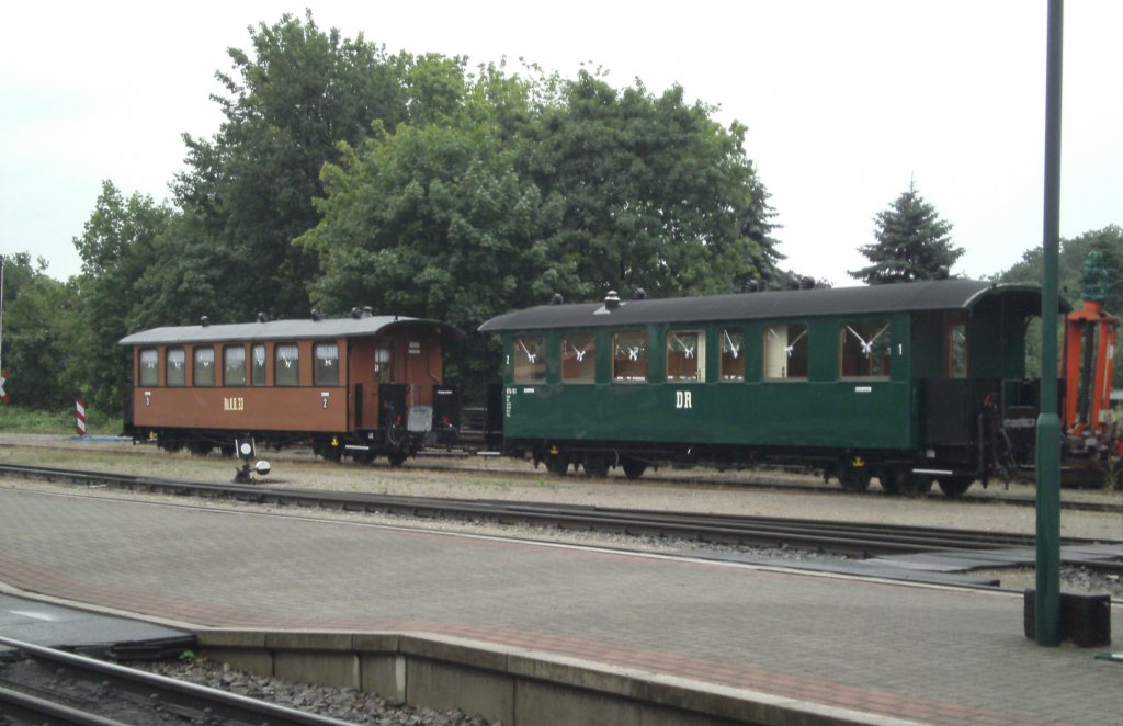 R.�.K.B 33 und ein gr�ner Buffetwagen standen auf dem Bahnhof Putbus