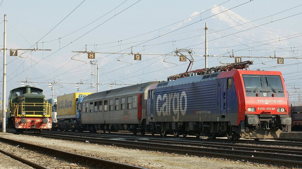 SBB Cargo Re 474 013 in Domodossola am 18. Feb. 2009.