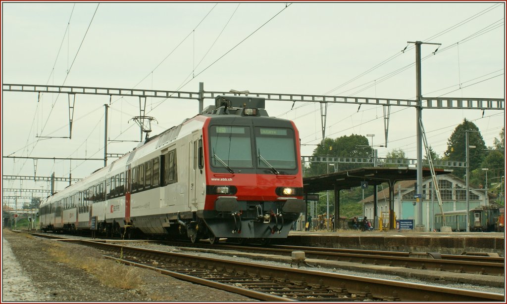 SBB  Domino  als Regionalzug nach Lausanne kurz vor der Abfahrt in Payerne.
6. Sept. 2010