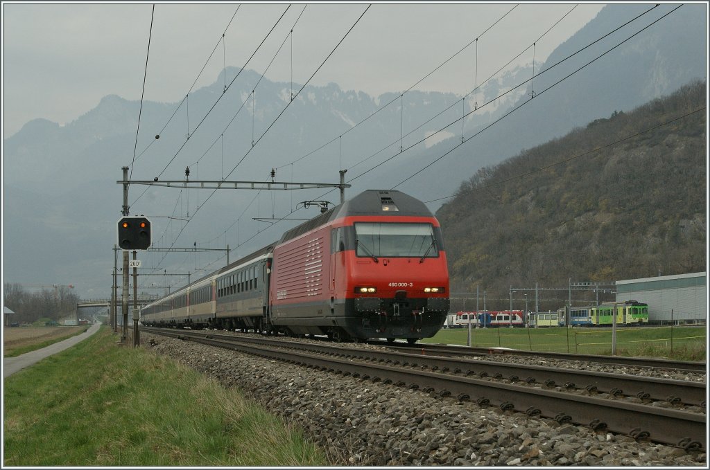 SBB Re 460 000-3 mit einen IR nach Brig kurz nach Aigle. Im Hintergrund ist das TPC Depot zu erkennen.
2. April 2013