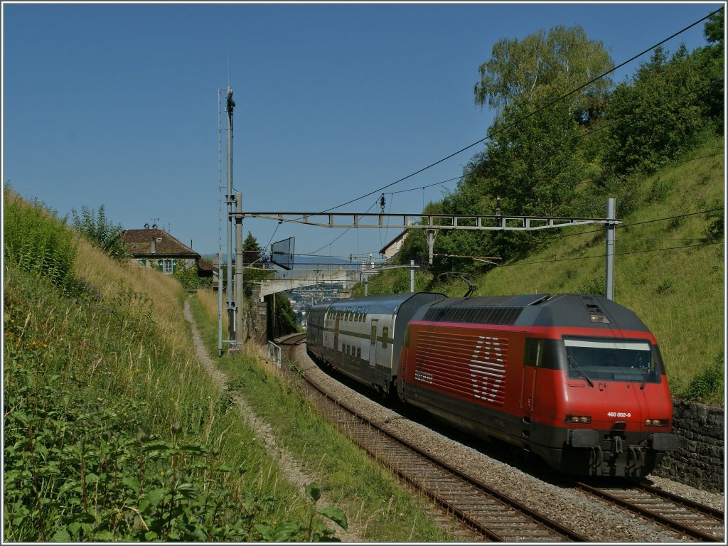 SBB RE 460 002-9 mit IC nach St. Gallen zwischen Bossire und Grandvaux. 
18. Juli 2012