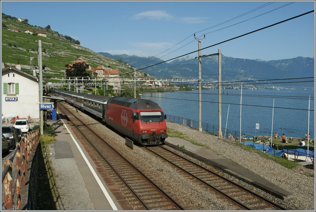 SBB Re 460 022-7 mit IR in Rivaz am 18. Juli 2012