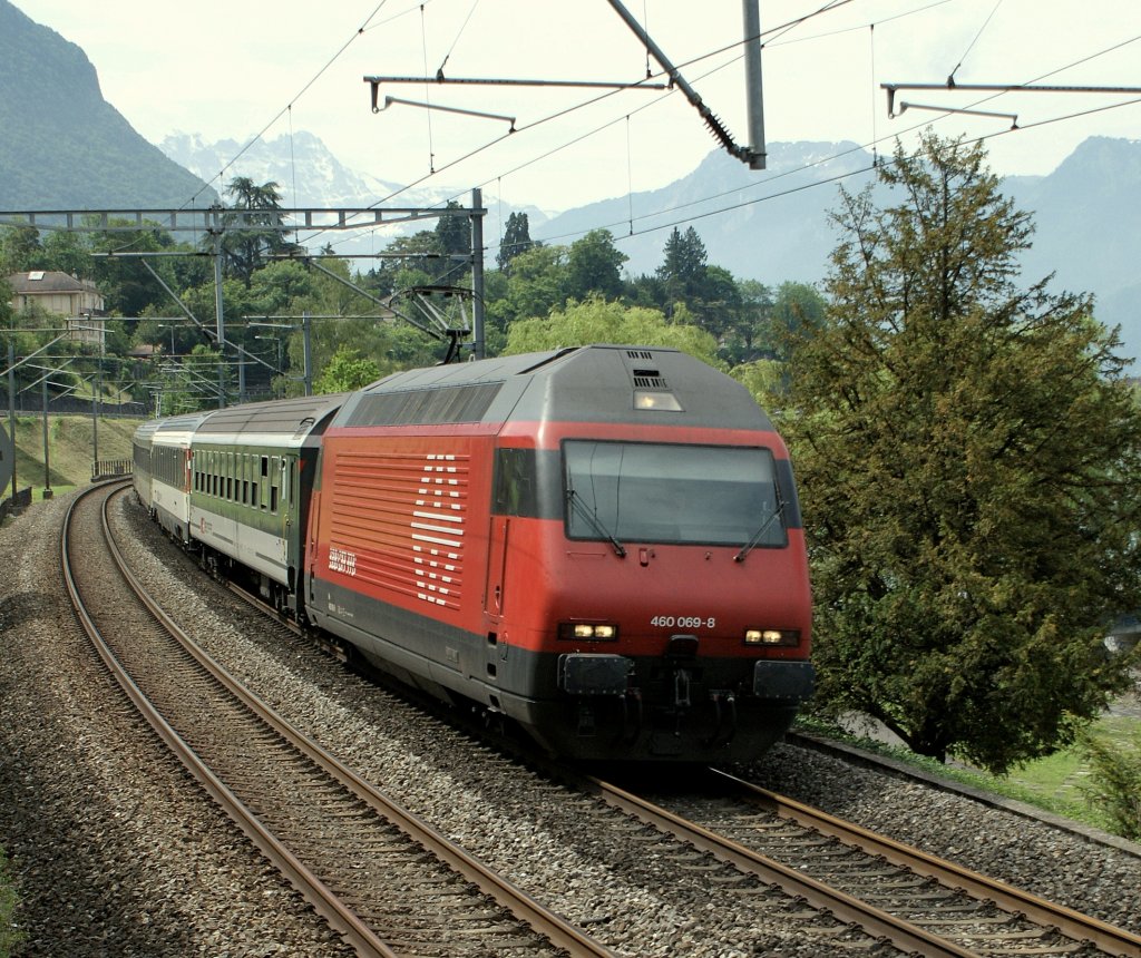 SBB Re 460 069-8 mit einem IR Brig  - Genve Aroport kurz nach Villeneuve am 8. Juni 2010