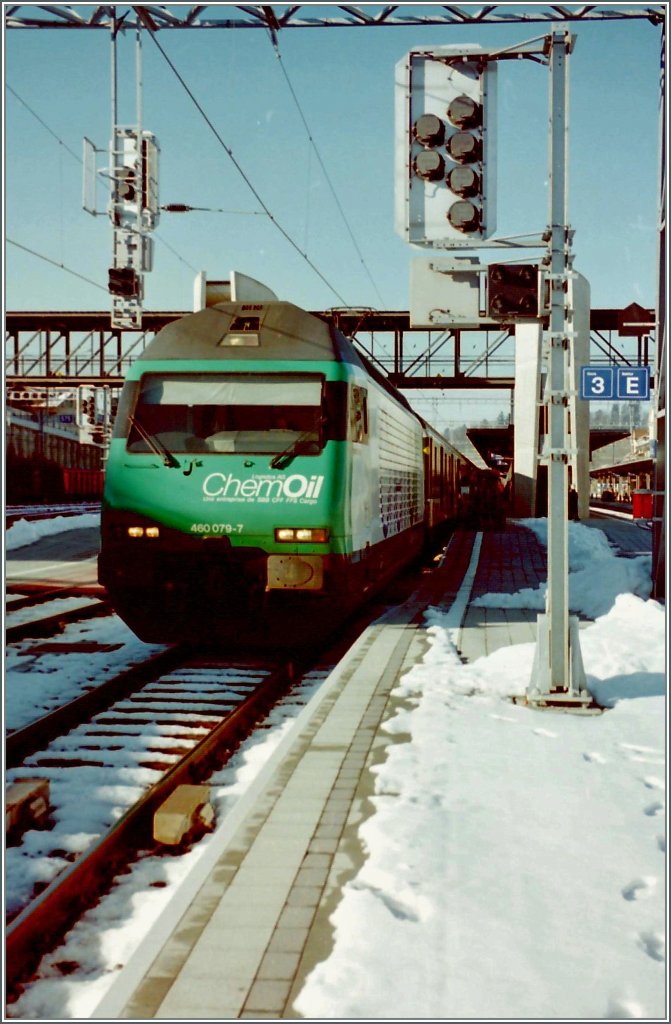 SBB Re 460 079-7 chemOil in Spiez. 
gescanntes negativ/7. Jan 2000. 