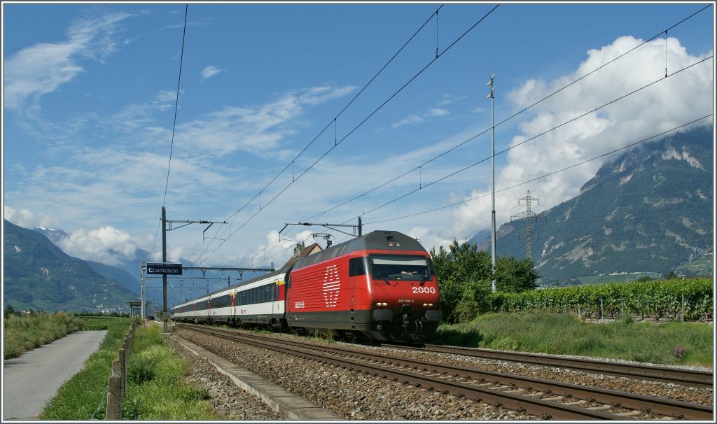 SBB Re 460 080-5 mit IR 1421 nach Brig bei Chamoson.
22.07.2012 