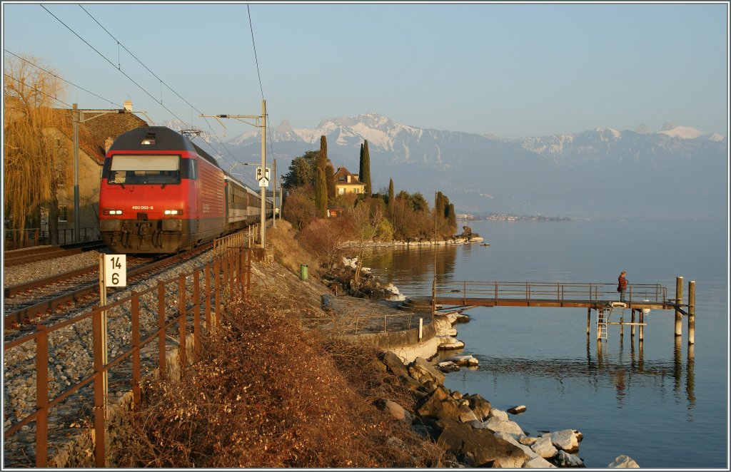 SBB Re 460 093-8 mit einem IR Brig - Genve Aroport bei Kilometer 14.6 (bzw. bei St-Saphorin). 
14. Mrz 2012