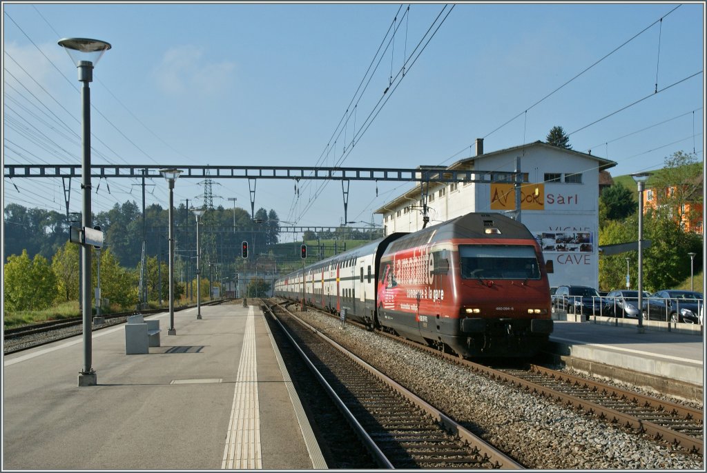 SBB Re 460 094-6  Mobility  mit einem IC in Puidoux-Chexbres. 
3. Okt. 2011