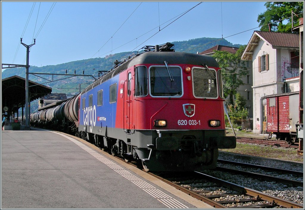 SBB Re 620 033-1 in Vevey. 
24. Juli 2012 