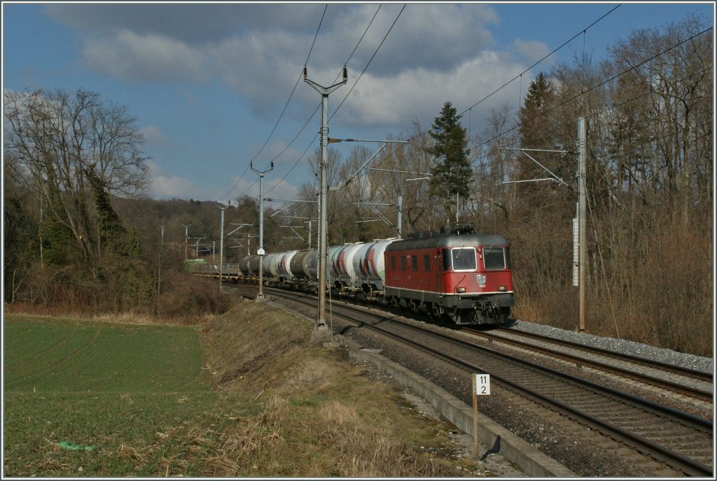 SBB Re 6/6 11657 mit einem Gterzug bei Vufflens la Villeam 20. Feb. 2012