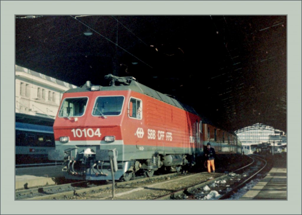 SBB Re4/4 IV 10104 in Lausanne.
(August 1986/Gescanntes Negativ)
 