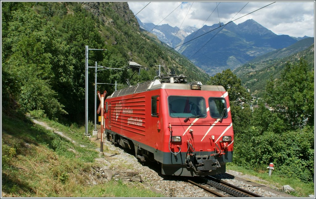 Schon fast zu viel Lok, da sieht man ja kaum mehr die schne Landschaft...
Bei Stalden, den 22. Juli 2012