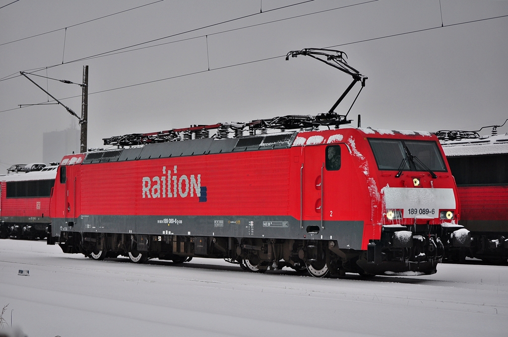 Sehr selten sind die Loks der BR 189 mit dem Holland-Latz in Rostock-Seehafen.Am 09.12.2012  veirrte  sich allerdings die 189 089 an die Ostsee.Beim rangieren vor dem Bw konnte sie geknipst werden.